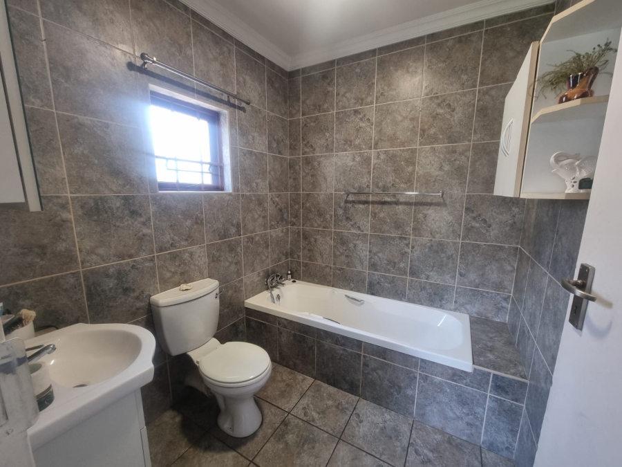 2 Bedroom Property for Sale in Vaalpark Free State